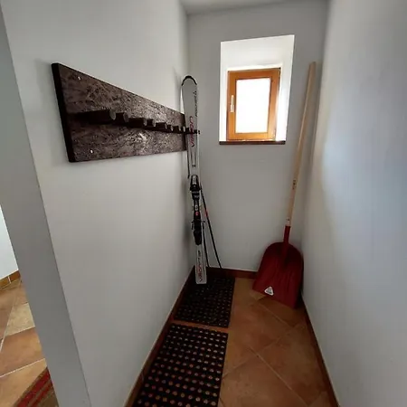 Apartment Jodler - In Position *